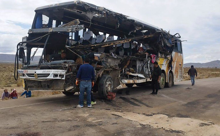 Handout picture released by Bolivian Police shows people checking the wreckage of a bus that collided with another one on a highway near Uyuni, Bolivia on March 1, 2025. Two passenger buses collided in the early hours of March 1, 2025, on a highway in southern Bolivia, leaving at least 37 dead, including two children, and some 30 people injured, police said. (Photo by Handout / Bolivian Police / AFP) / RESTRICTED TO EDITORIAL USE - MANDATORY CREDIT "AFP PHOTO / BOLIVIAN POLICE / HANDOUT / " - NO MARKETING NO ADVERTISING CAMPAIGNS - DISTRIBUTED AS A SERVICE TO CLIENTS