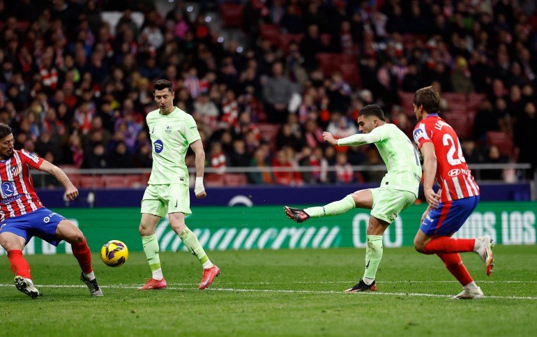 Soccer Football - LaLiga - Atletico Madrid v FC Barcelona - Metropolitano, Madrid, Spain - March 16, 2025 FC Barcelona's Ferran Torres scores their fourth goal REUTERS/Juan Medina
