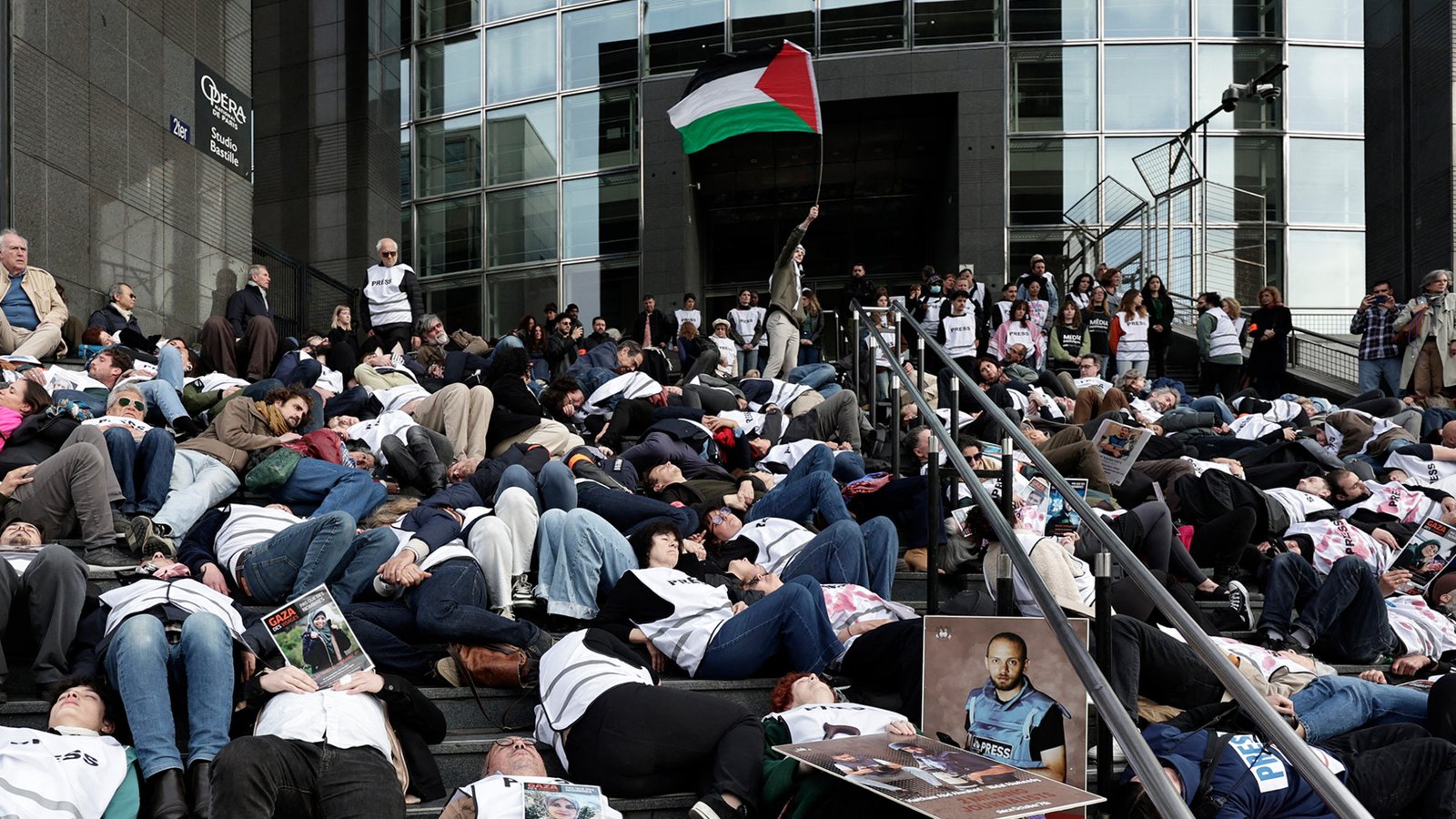 ‘Die-in’ held in Paris to protest killing of Palestinian journalists | Gaza