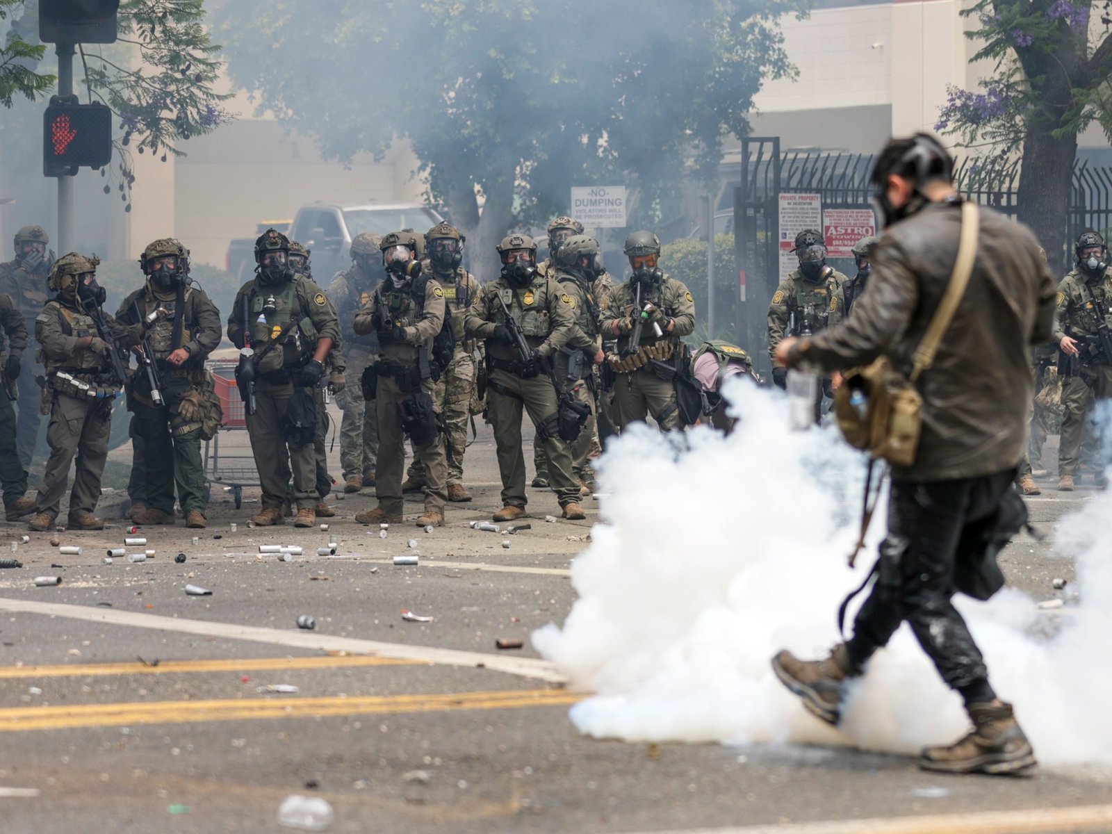 Los Angeles unrest persists as protesters rally against migrant arrests | Protests News