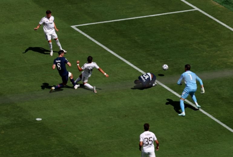Paris Saint-Germain's Fabian Ruiz scores their first goal